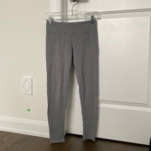 Aritzia TNA Chill Atmosphere Lo-Rise Legging grey